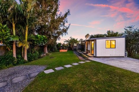 Photo of property in 9 Devon Street, Te Atatu South, Auckland, 0610