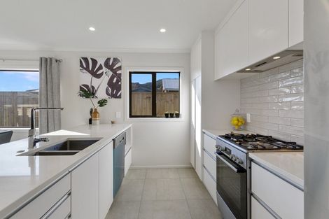 Photo of property in 29 Henrietta Maxwell Grove, Wainuiomata, Lower Hutt, 5014