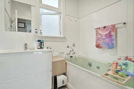 Photo of property in 402c Queen Street East, Hastings, 4122