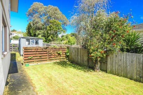 Photo of property in 36 Barron Drive, Green Bay, Auckland, 0604