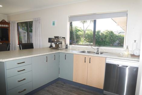 Photo of property in 121 Weggery Drive, Waikanae Beach, Waikanae, 5036