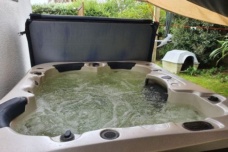 Photo of property in 105 Luckens Road, West Harbour, Auckland, 0618