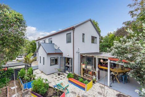 Photo of property in 6a Tallington Crescent, Torbay, Auckland, 0630