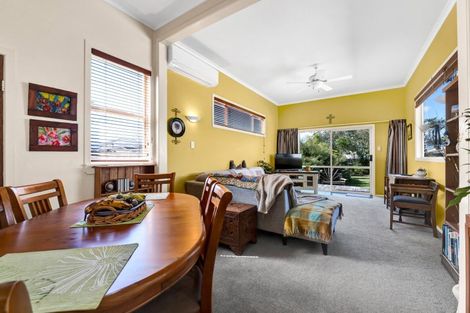 Photo of property in 10 Morrissey Street, Hawera, 4610