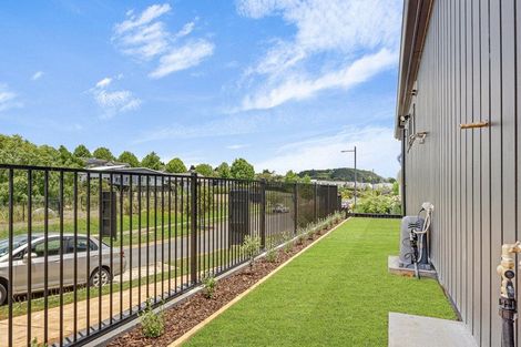 Photo of property in 1 Taukahiwi Road, Pukekohe, 2120