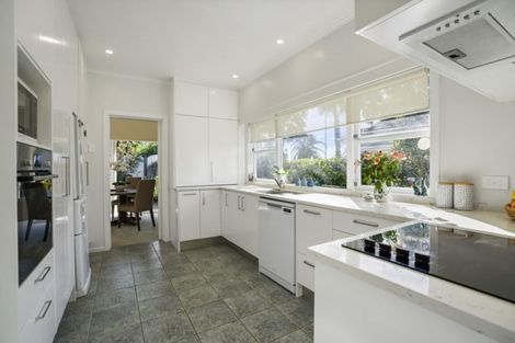 Photo of property in 1/290 East Coast Road, Forrest Hill, Auckland, 0620