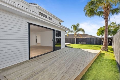 Photo of property in 10 Ashley Avenue, Long Bay, Auckland, 0630