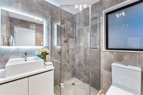 Photo of property in 25 Henriette Place, Totara Park, Auckland, 2105