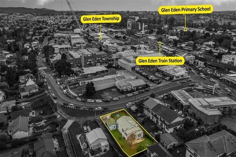 Photo of property in 2 Bowers Road, Glen Eden, Auckland, 0602