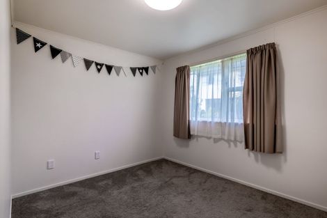 Photo of property in 16 Roick Parade, Glen Eden, Auckland, 0602