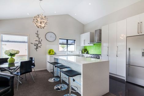 Photo of property in 17 Cinnabar Place, Westgate, Auckland, 0614