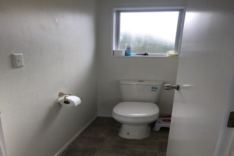 Photo of property in 2/48 Sandgate Avenue, Botany Downs, Auckland, 2010