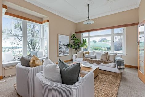 Photo of property in 18 Cobden Road, Bluff Hill, Napier, 4110