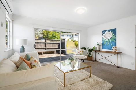 Photo of property in 18 Hatherlow Street, Glenfield, Auckland, 0629