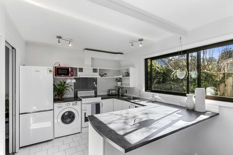 Photo of property in 1/163 Queens Drive, Lyall Bay, Wellington, 6022