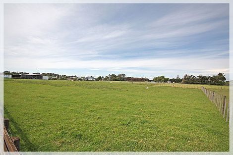 Photo of property in 10 Ripa Street, Tangimoana, 4822