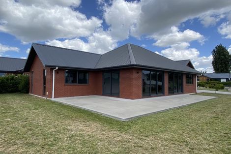 Photo of property in 1 Clifford Close, Leamington, Cambridge, 3432