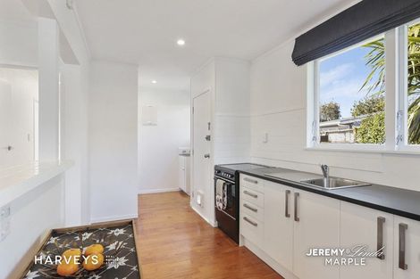 Photo of property in 11 Denyer Place, New Lynn, Auckland, 0600