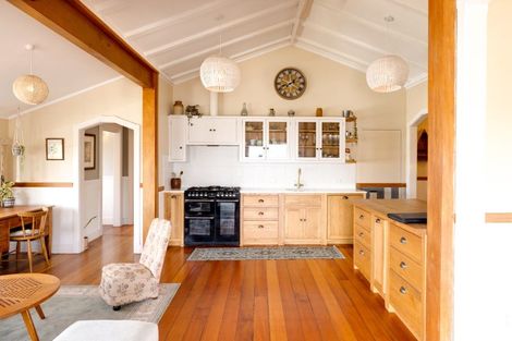 Photo of property in 21 Cobden Road, Bluff Hill, Napier, 4110