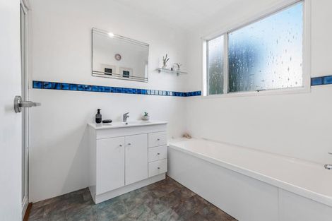 Photo of property in 75a Sturges Road, Henderson, Auckland, 0612