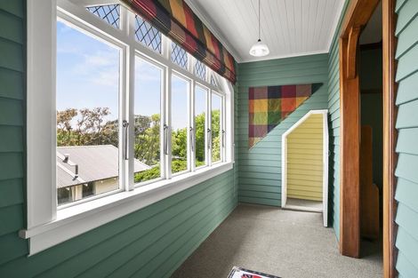 Photo of property in 33 Cameron Street, New Plymouth, 4310