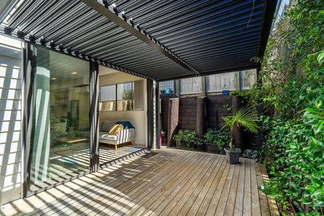 Photo of property in 42 Waihou Crescent, Albany Heights, Auckland, 0632