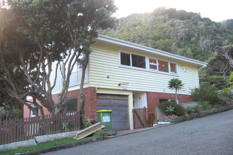 Photo of property in 31 Rona Street, Eastbourne, Lower Hutt, 5013