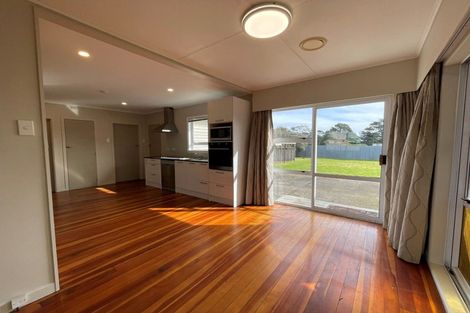 Photo of property in 382 South Road, Omata, New Plymouth, 4374