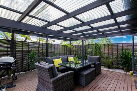 Photo of property in 17 Cinnabar Place, Westgate, Auckland, 0614