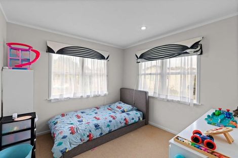 Photo of property in 10 Awaroa Road, Sunnyvale, Auckland, 0612