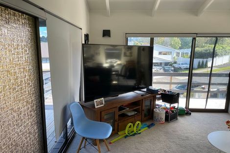 Photo of property in 42 Holyoake Place, Chatswood, Auckland, 0626