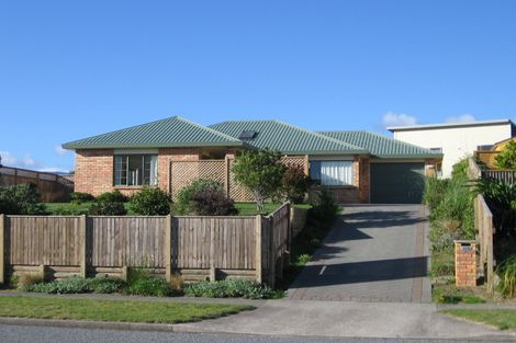 Photo of property in 108 Queens Road, Waikanae Beach, Waikanae, 5036