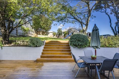 Photo of property in 82 Napier Terrace, Hospital Hill, Napier, 4110