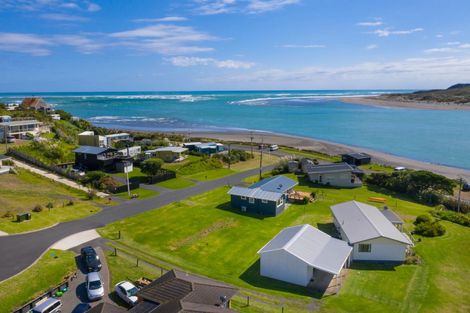 Photo of property in 11 Wainamu Road, Raglan, 3297