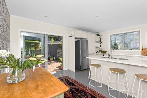 Photo of property in 2 Main Street, Hospital Hill, Napier, 4110