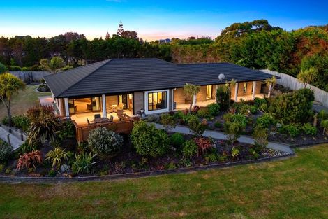 Photo of property in 34 Titoki Road, Waikanae Beach, Waikanae, 5036