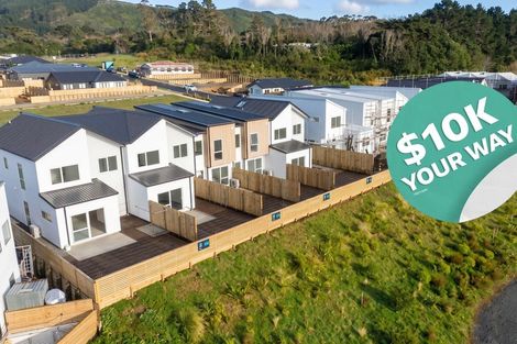 Photo of property in 2 Tarapuka Road, Kenepuru, Porirua, 5022