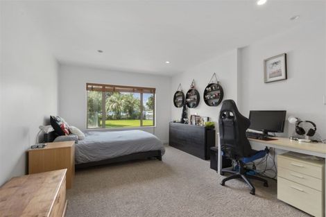 Photo of property in 14 Lansdowne Street, Bayswater, Auckland, 0622
