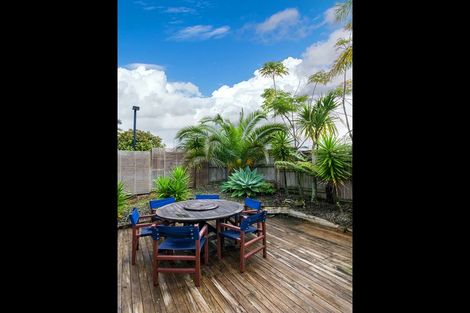 Photo of property in 17 Cinnabar Place, Westgate, Auckland, 0614