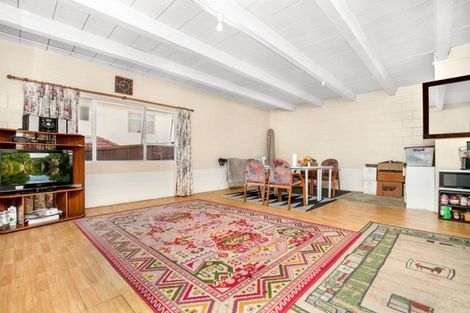 Photo of property in 16 Banksia Place, Goodwood Heights, Auckland, 2105