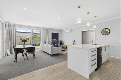 Photo of property in 22 Clare Street, Cambridge, 3434