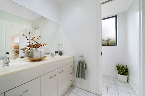 Photo of property in 8 Coupland Court, Glendene, Auckland, 0602