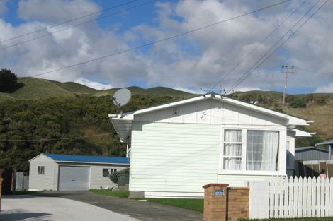 Photo of property in 98 Driver Crescent, Cannons Creek, Porirua, 5024
