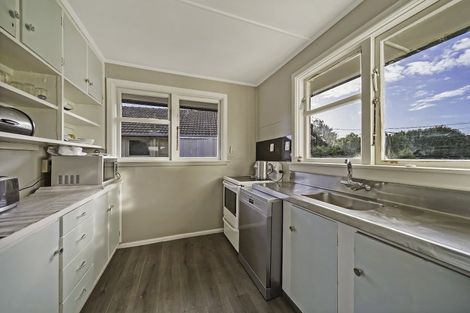 Photo of property in 6 Carisbrooke Street, Aranui, Christchurch, 8061