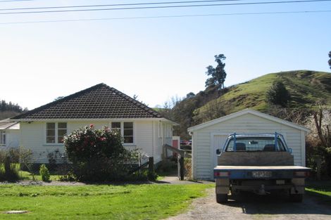 Photo of property in 22 Ongo Road, Hunterville, 4730