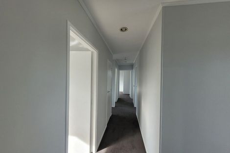 Photo of property in 2 Massine Place, Randwick Park, Auckland, 2105