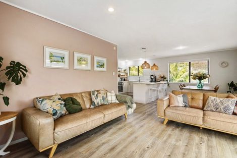 Photo of property in 21 Stott Avenue, Birkdale, Auckland, 0626