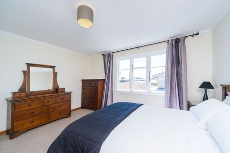 Photo of property in 16 Freyberg Street, Roslyn, Palmerston North, 4414