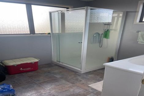 Photo of property in 136 Luckens Road, West Harbour, Auckland, 0618