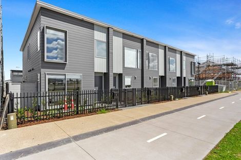 Photo of property in 6 Park Green Avenue, Rosehill, Papakura, 2113